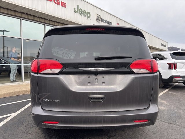 Used 2023 Chrysler Voyager LX image 6