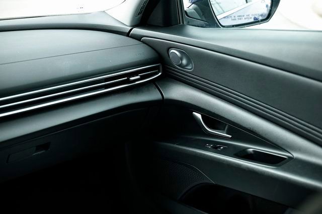 Used 2025 Hyundai Elantra SEL image 29