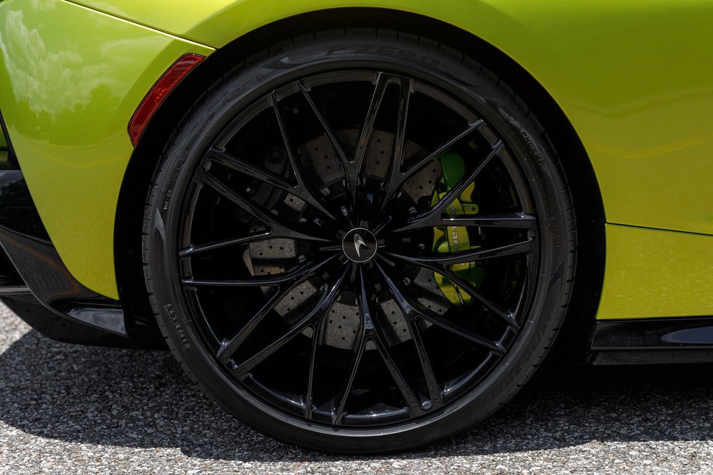 Used 2023 McLaren GT RWD image 16