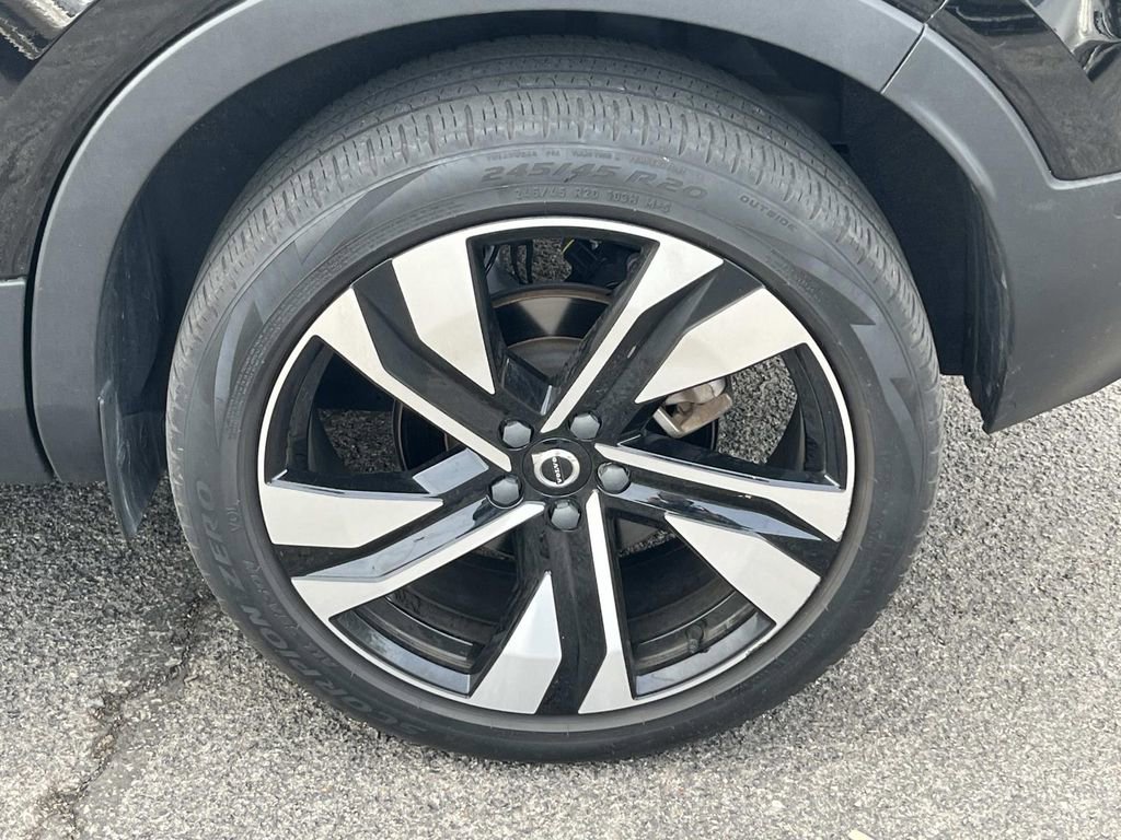 Used 2023 Volvo XC40 B4 Plus w/ Driver Assist Package image 11