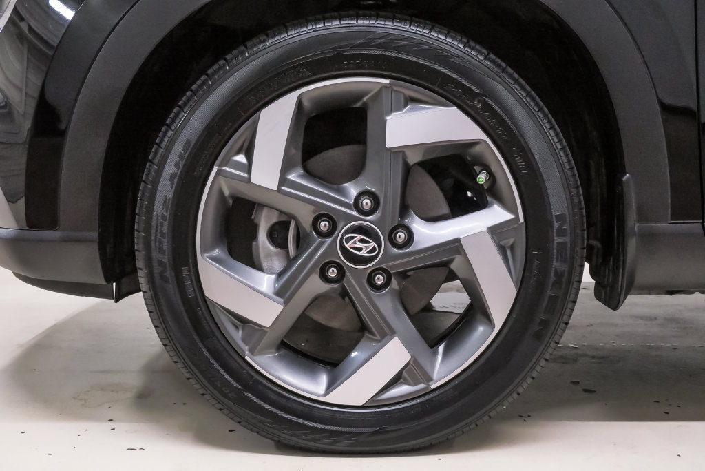 Certified 2024 Hyundai Venue SEL FWD image 33