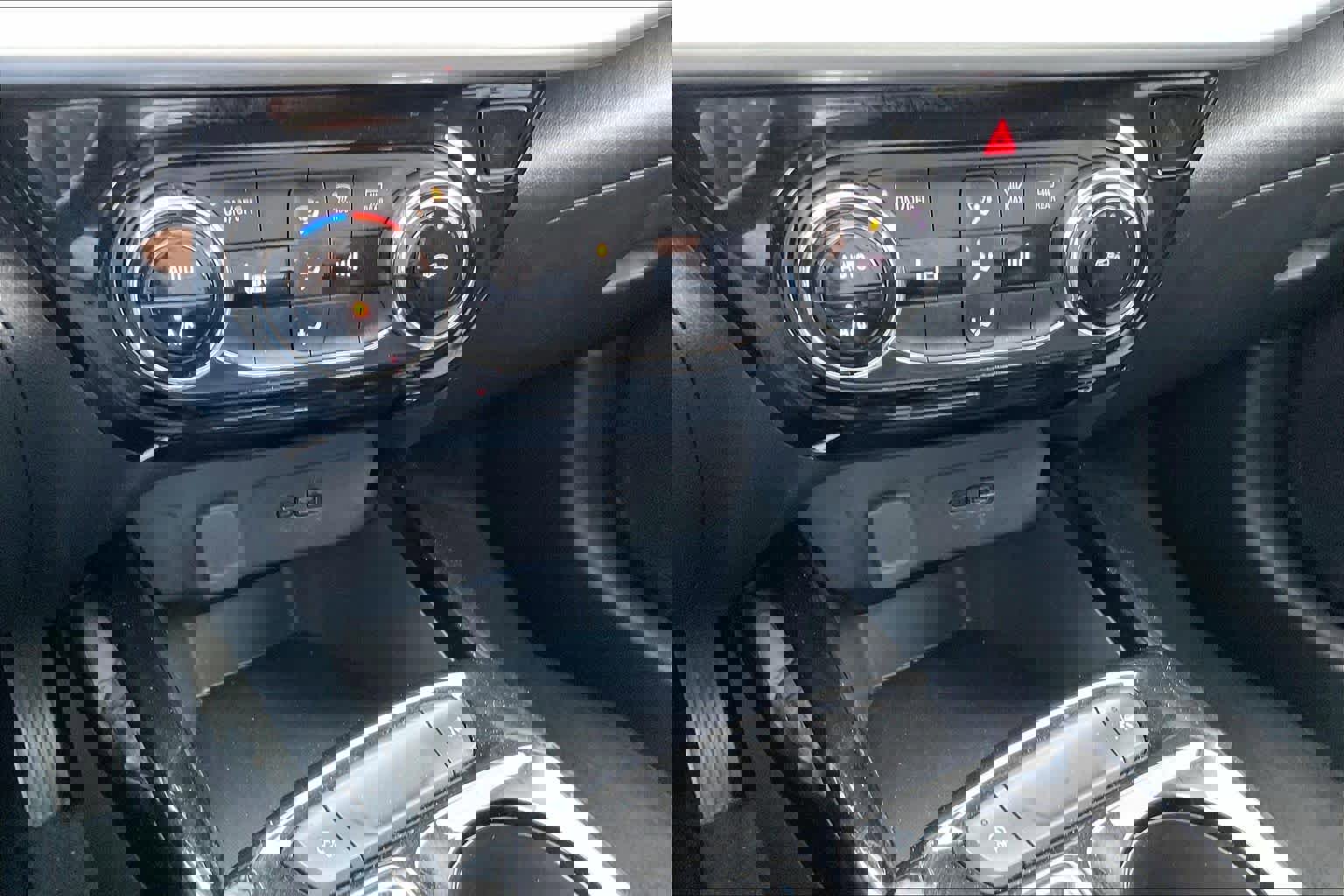 Certified 2025 Chevrolet Trax LT image 32