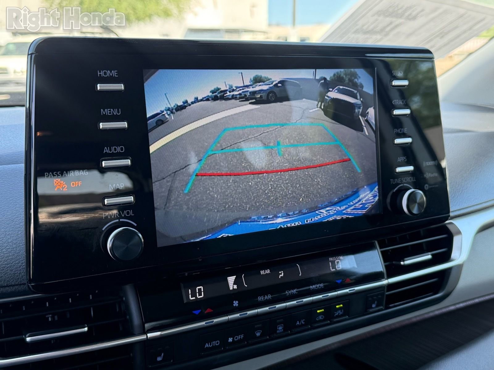 Used 2024 Toyota Sienna XLE FWD image 22