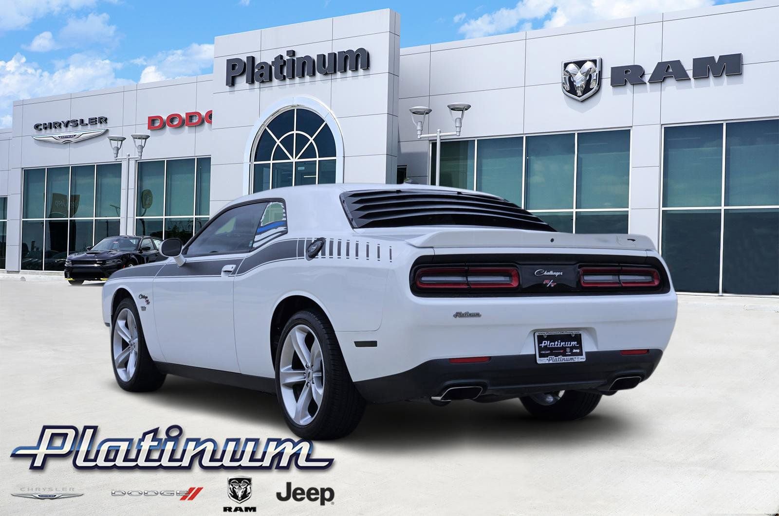 Used 2018 Dodge Challenger R/T RWD image 4