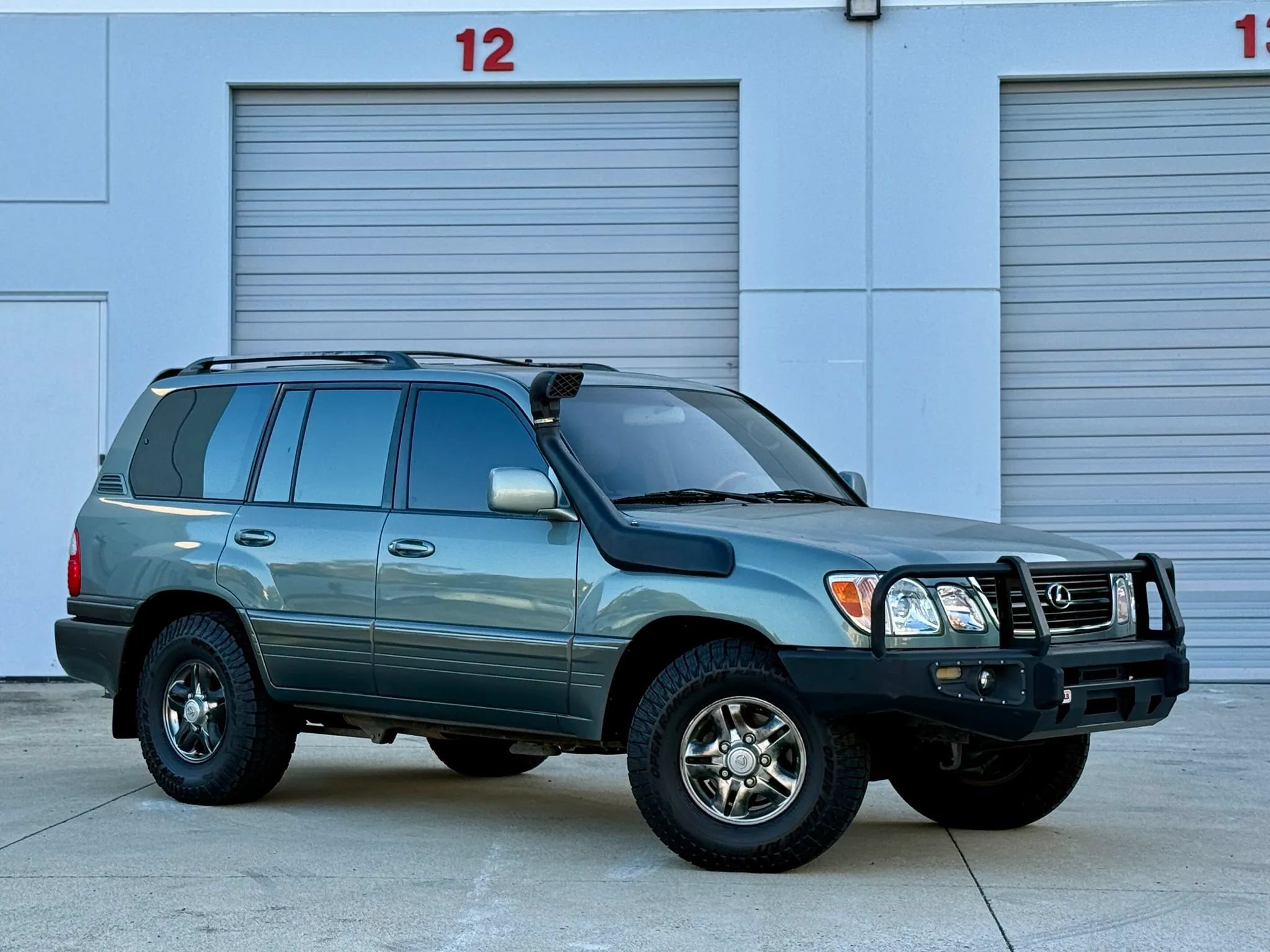 Used 2002 Lexus LX 470 4WD image 1