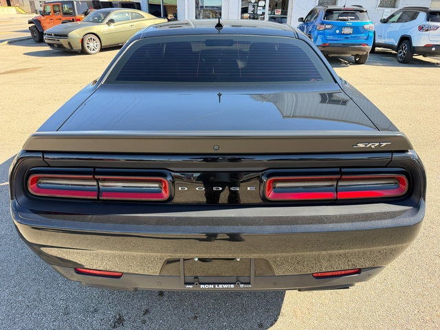 Used 2015 Dodge Challenger SRT Hellcat RWD image 4