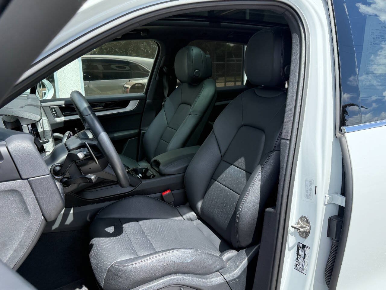 Used 2024 Porsche Cayenne AWD/4WD image 24