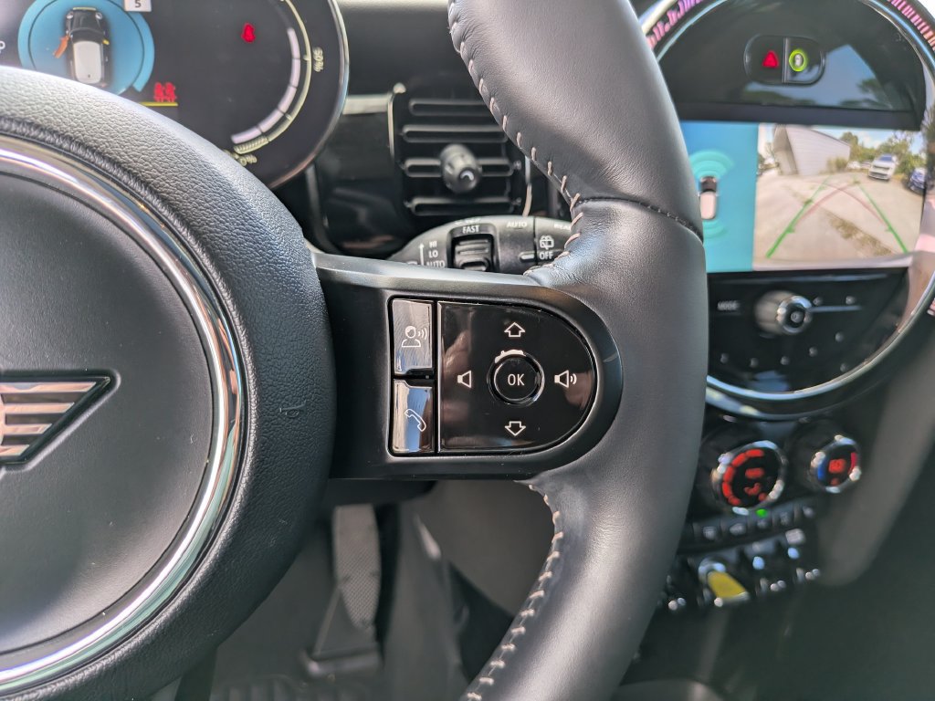 Used 2024 MINI Cooper SE FWD image 29