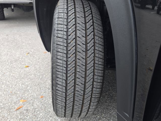 Certified 2025 GMC Acadia Elevation image 32