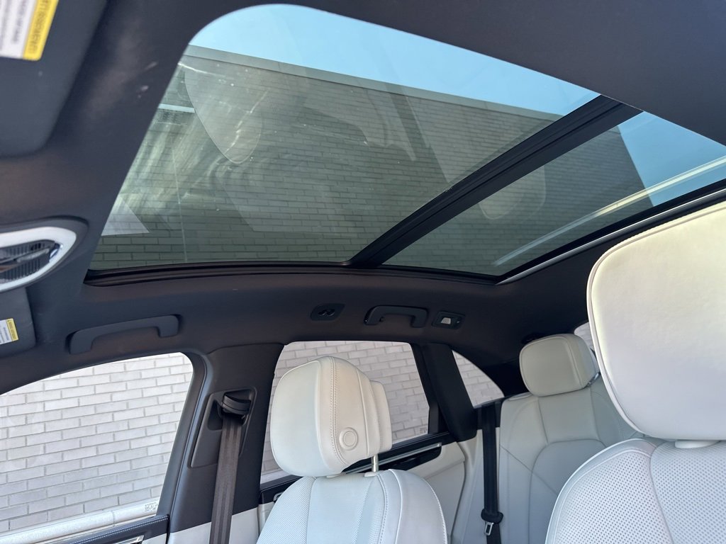 Used 2023 Porsche Macan Turbo image 10