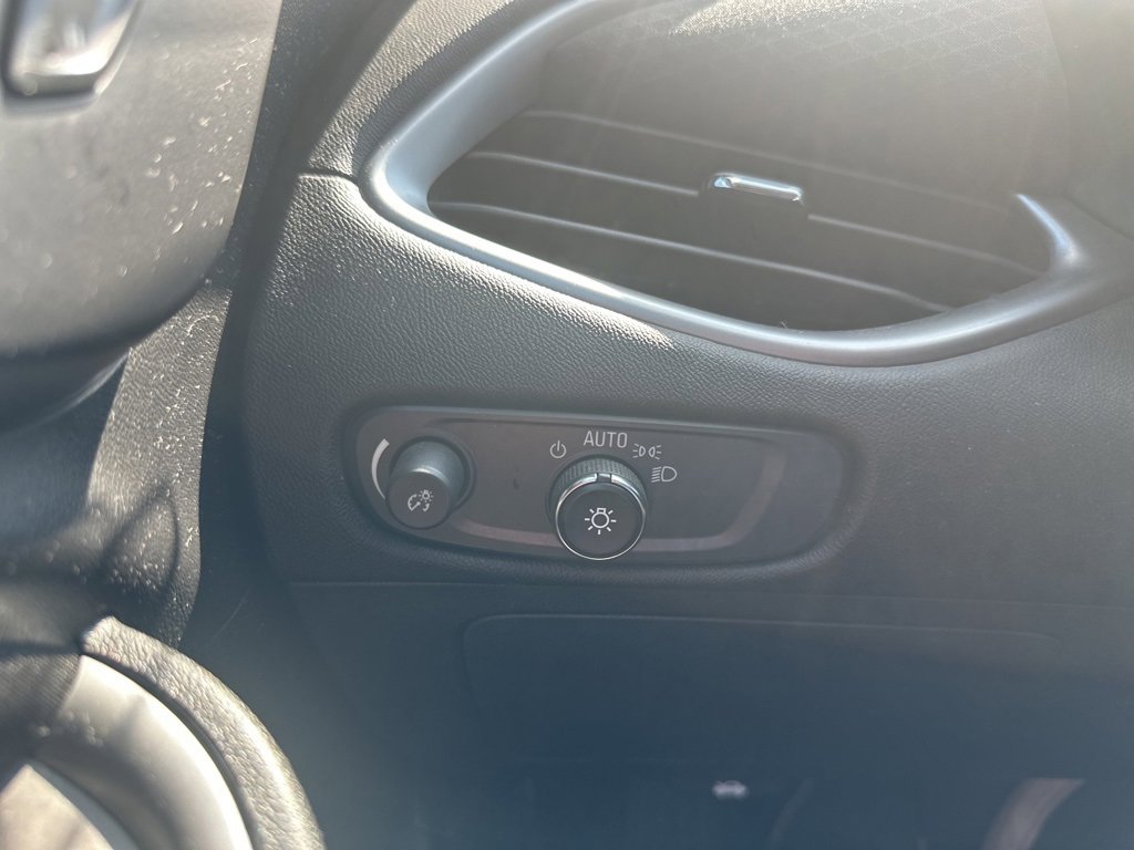 Used 2023 Chevrolet Malibu LT image 34