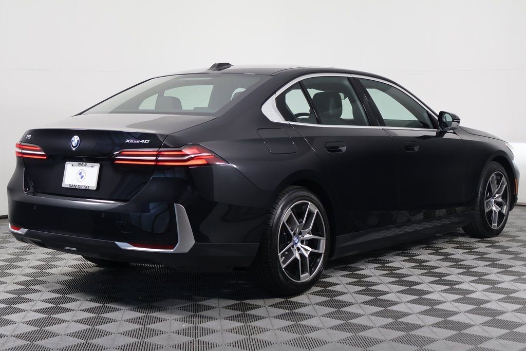 Used 2025 BMW i5 xDrive40 image 4