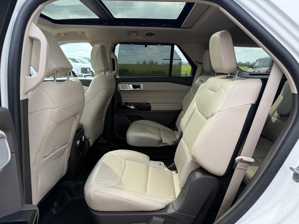 Used 2022 Ford Explorer Platinum w/ Equipment Group 601A image 9
