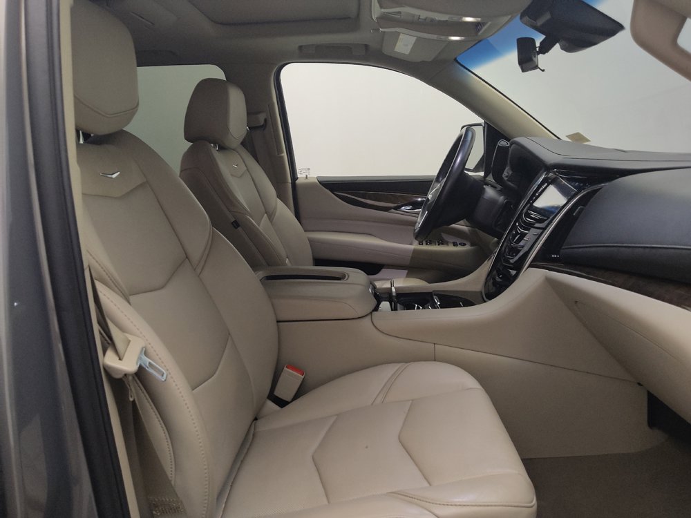 Used 2018 Cadillac Escalade Luxury AWD/4WD image 21