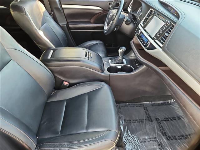 Used 2016 Toyota Highlander XLE AWD/4WD image 28