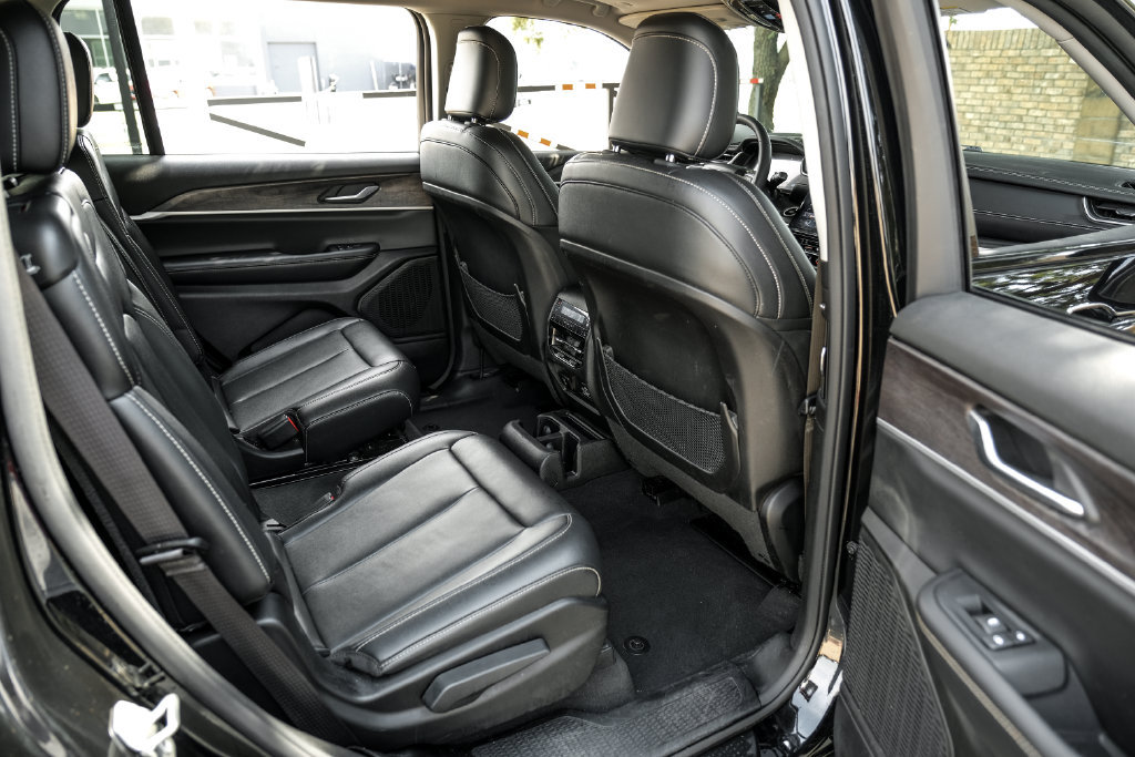 Used 2023 Jeep Grand Cherokee L Limited AWD/4WD image 48