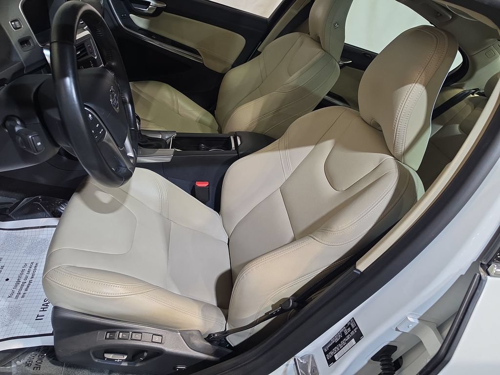 Used 2018 Volvo S60 T5 Inscription Platinum w/ Climate Package AWD/4WD image 13