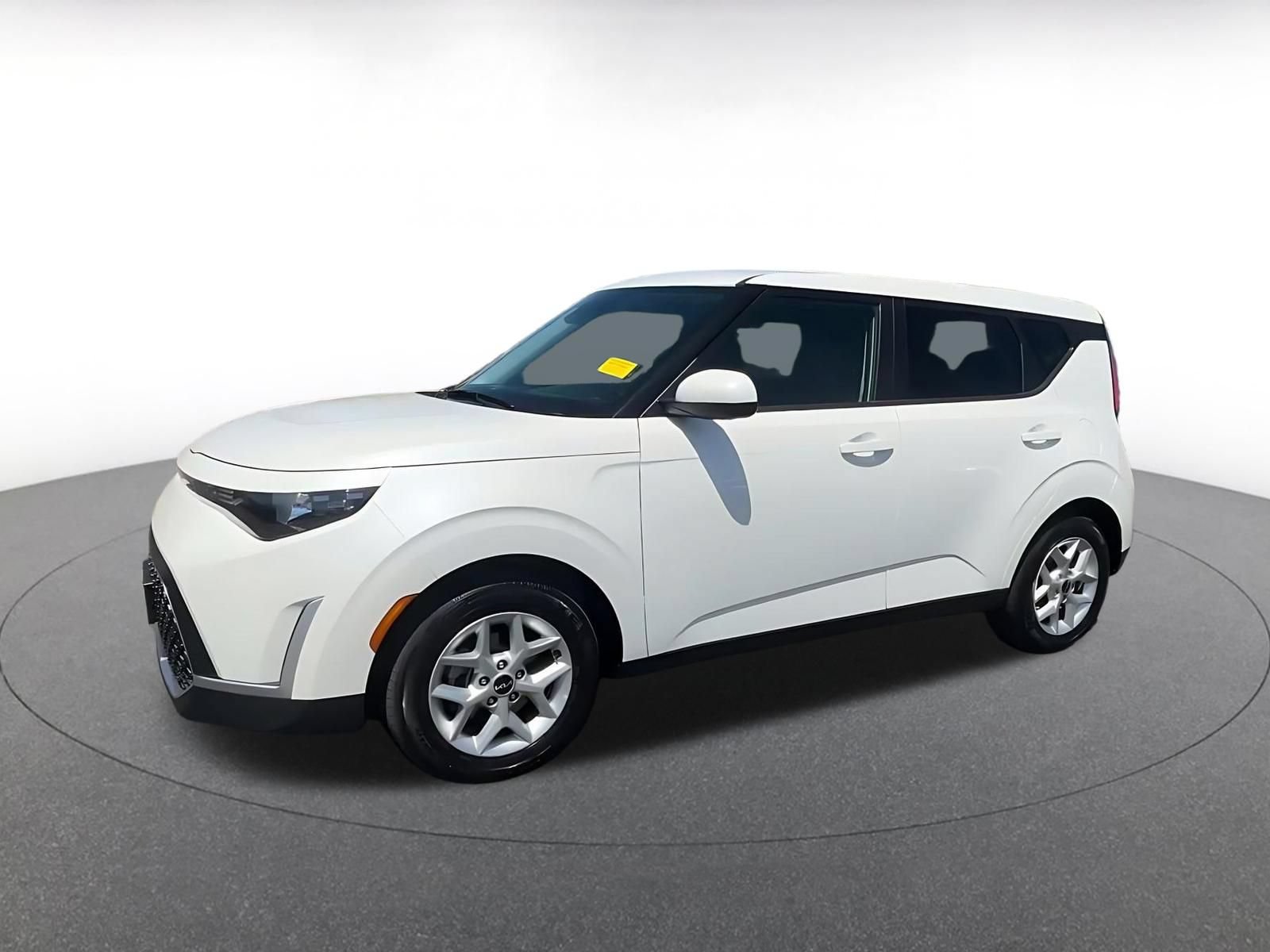 Used 2025 Kia Soul LX w/ LX Technology Package FWD image 8