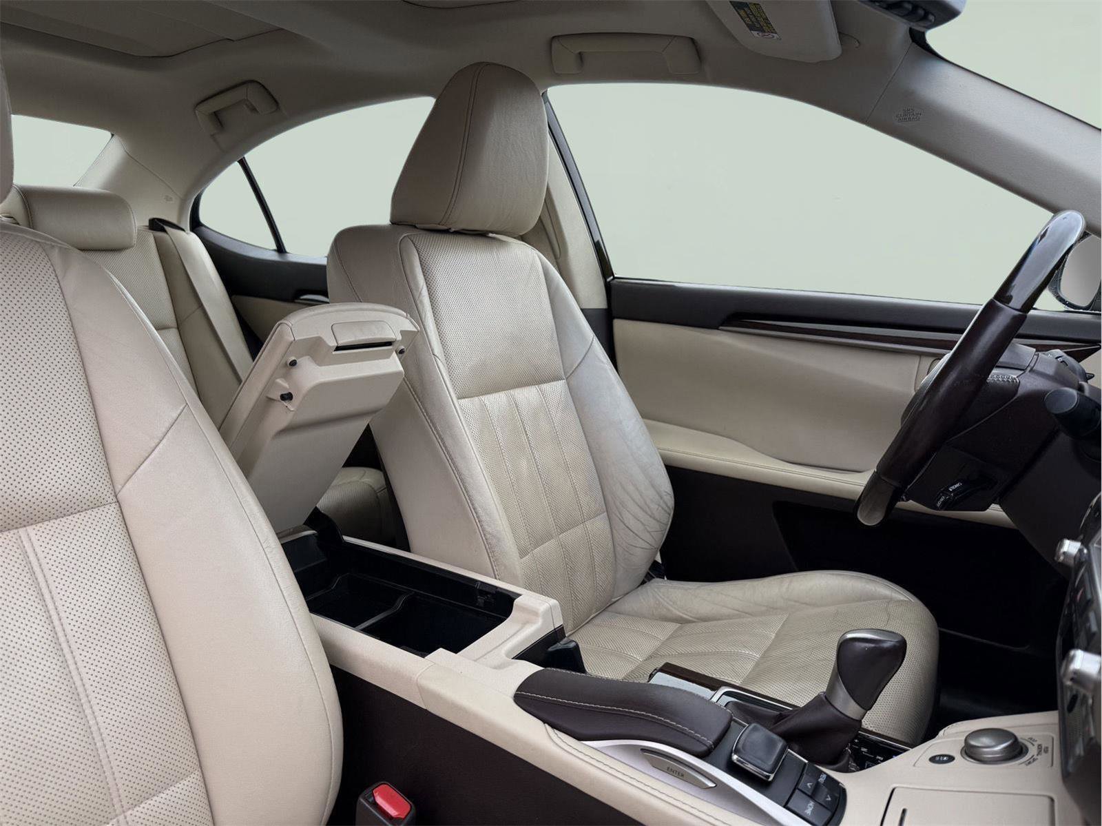 Used 2016 Lexus ES 350 w/ Luxury Package w/Wood Trim image 26