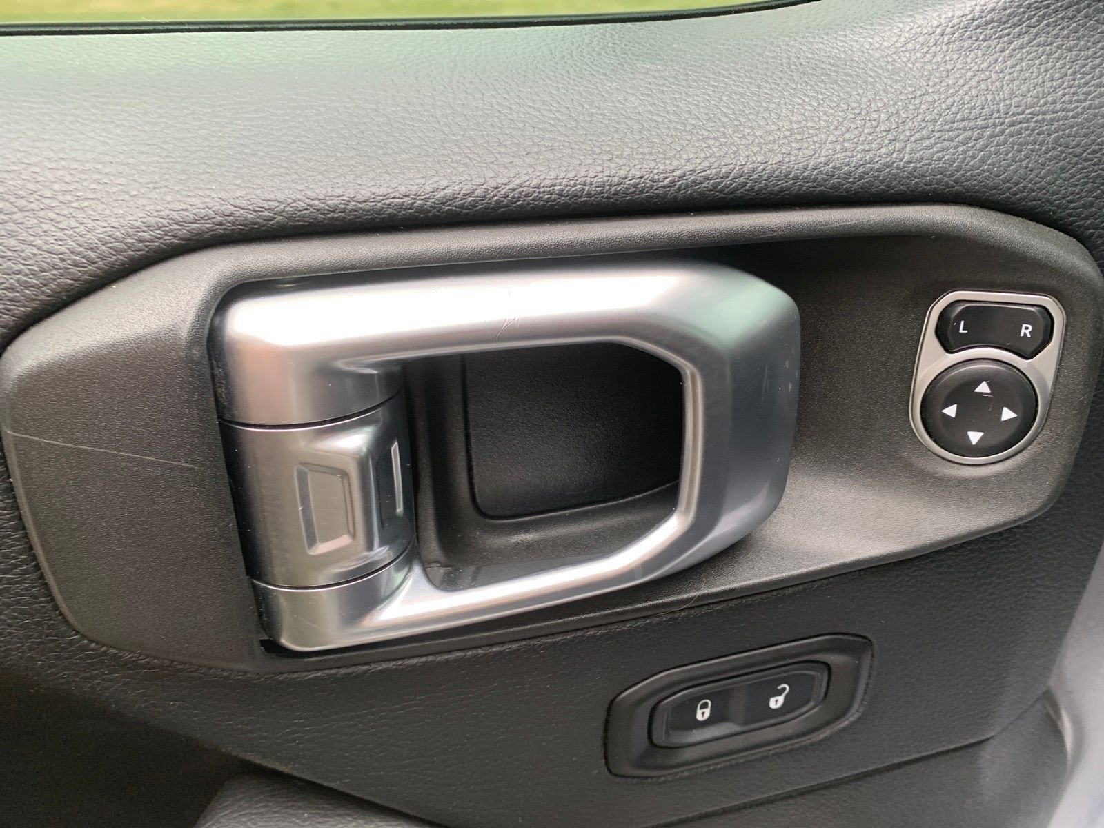 Used 2019 Jeep Wrangler Unlimited Sahara w/ Safety Group image 13