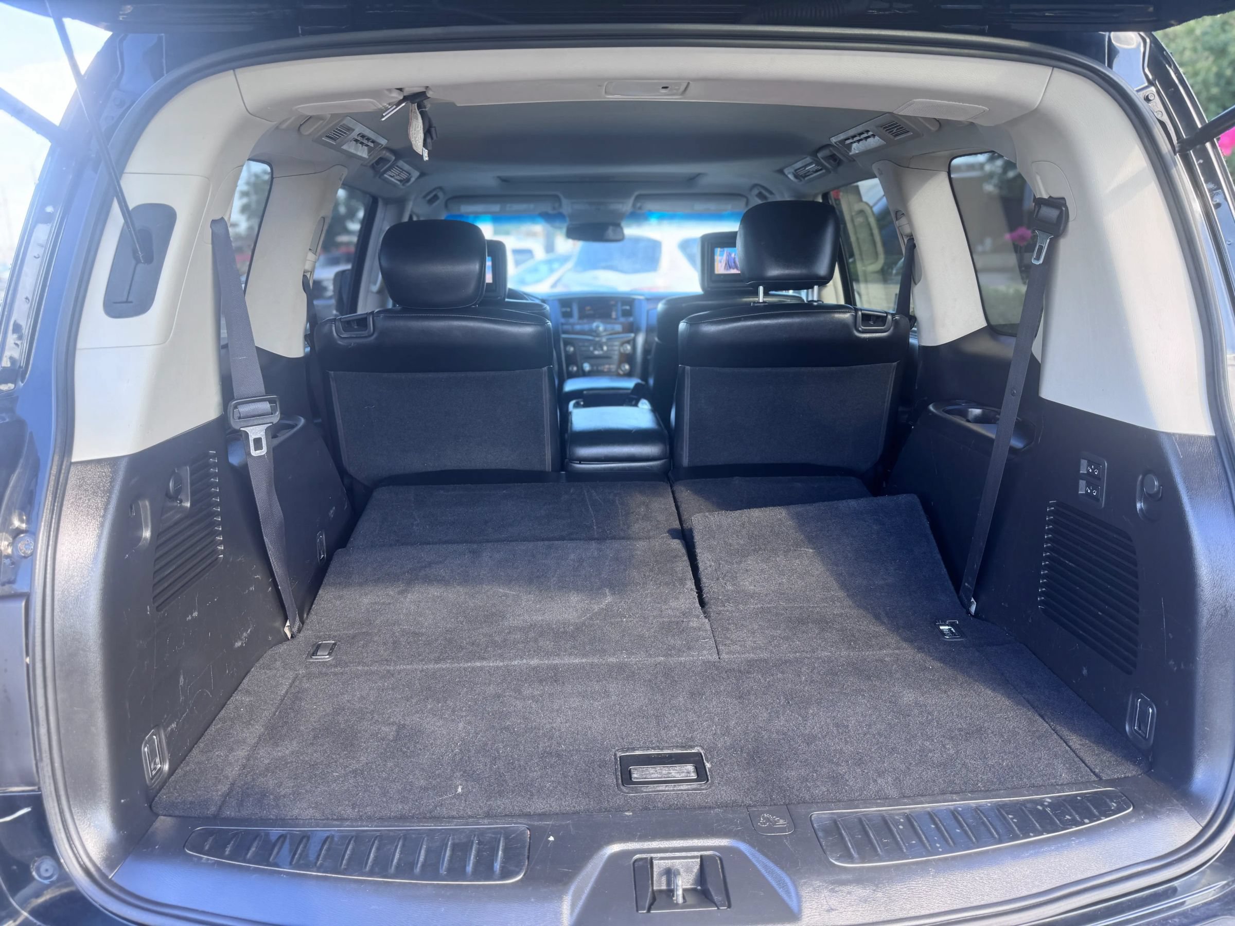 Used 2011 INFINITI QX56 2WD w/ Deluxe Touring Pkg image 14
