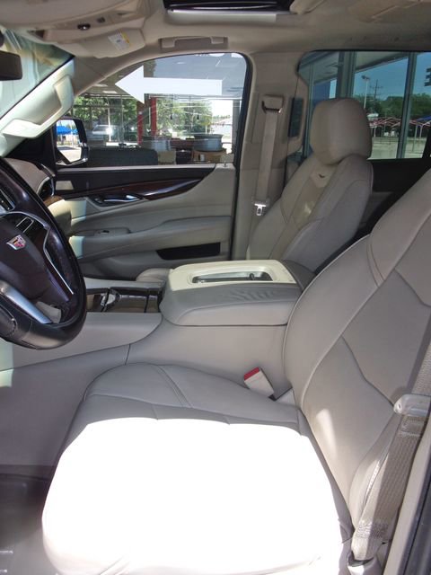 Used 2017 Cadillac Escalade ESV Premium Luxury AWD/4WD image 10