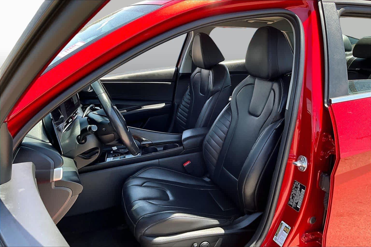 Used 2025 Hyundai Elantra Limited FWD image 8