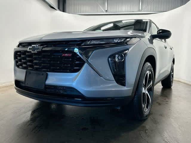 Used 2025 Chevrolet Trax RS FWD image 27