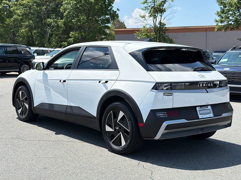 Certified 2025 Hyundai Ioniq 5 SE RWD image 5