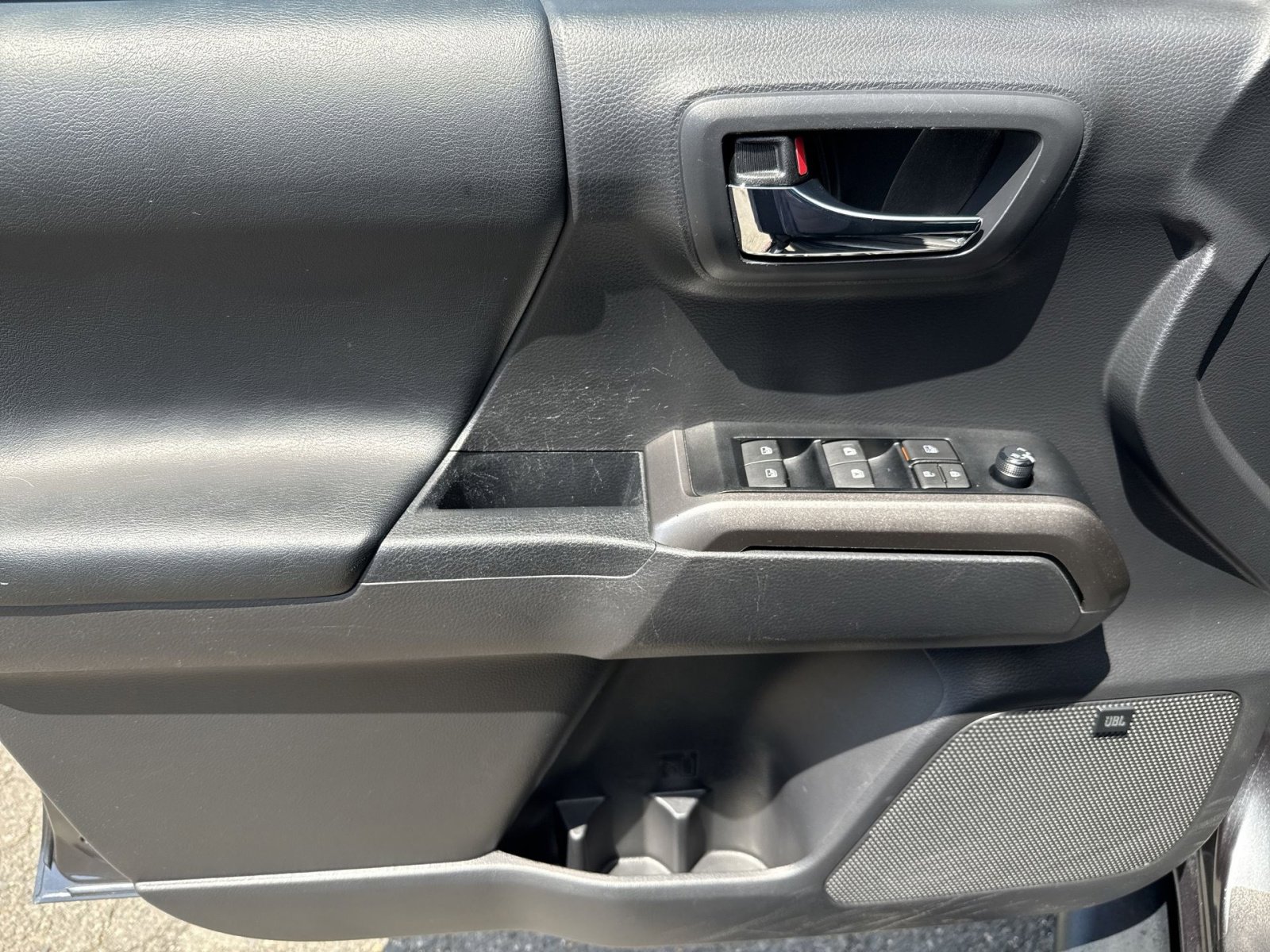 Used 2022 Toyota Tacoma Limited AWD/4WD image 15