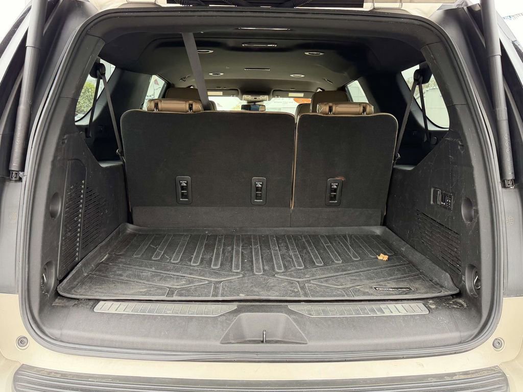 Used 2023 Chevrolet Suburban Premier AWD/4WD image 12