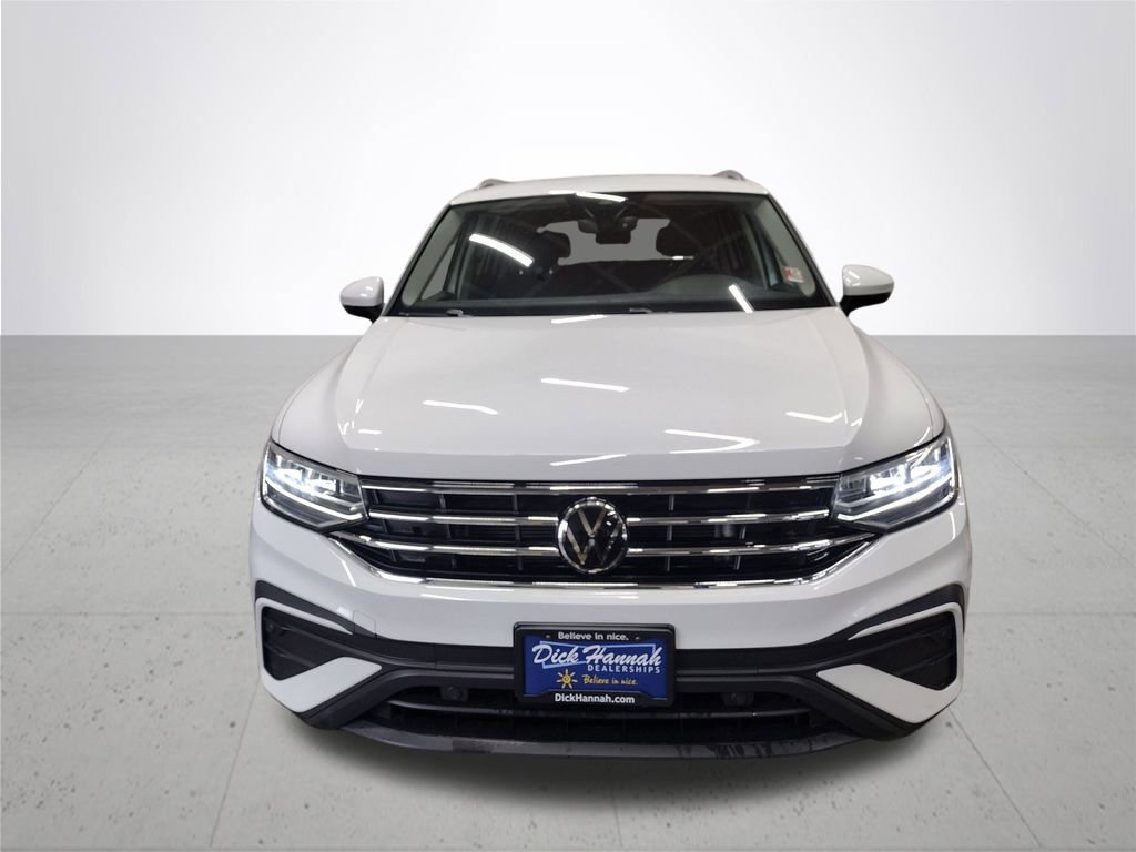 Certified 2024 Volkswagen Tiguan SE image 3