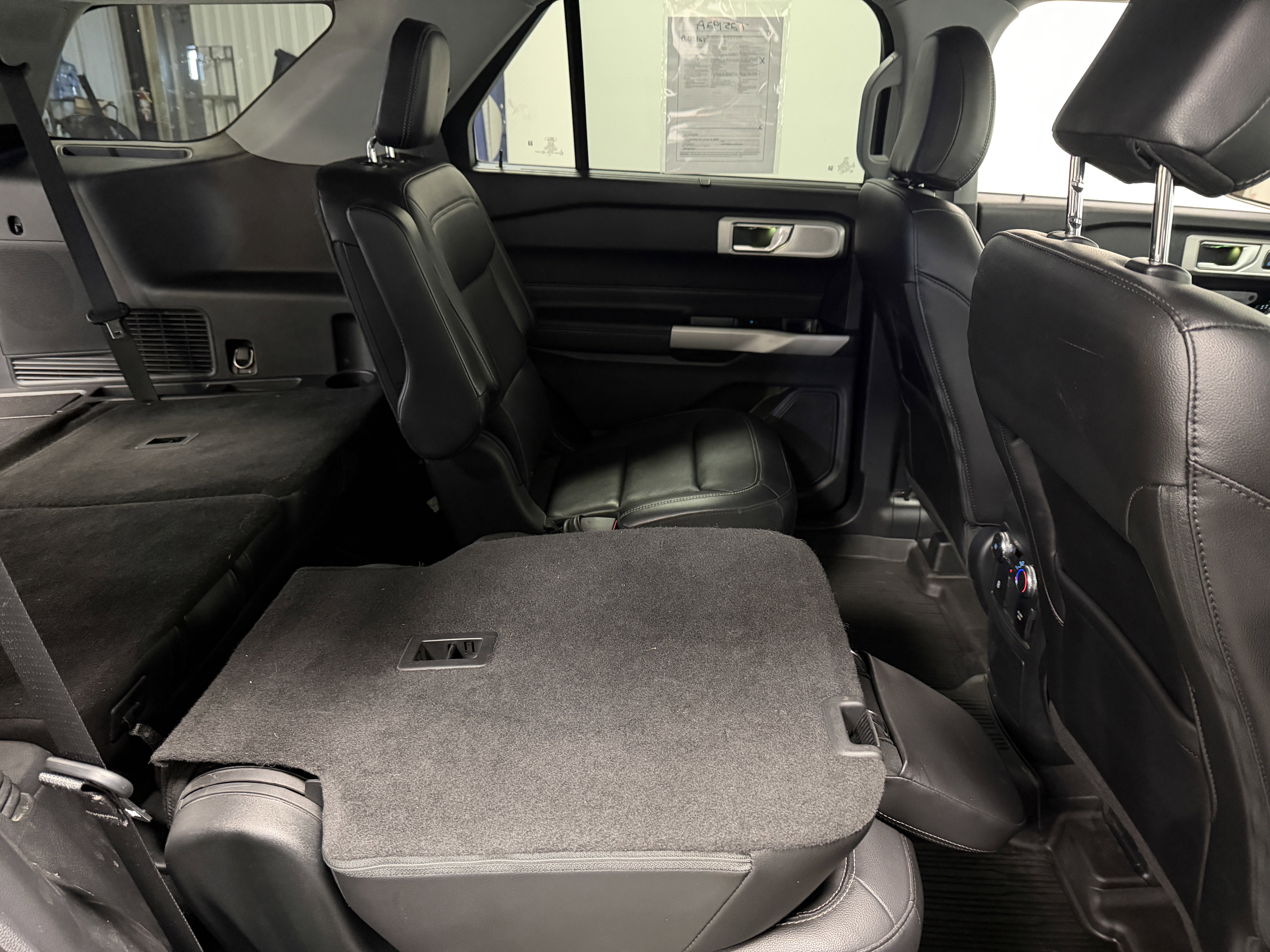 Used 2022 Ford Explorer Limited w/ Limited Technology Package image 25