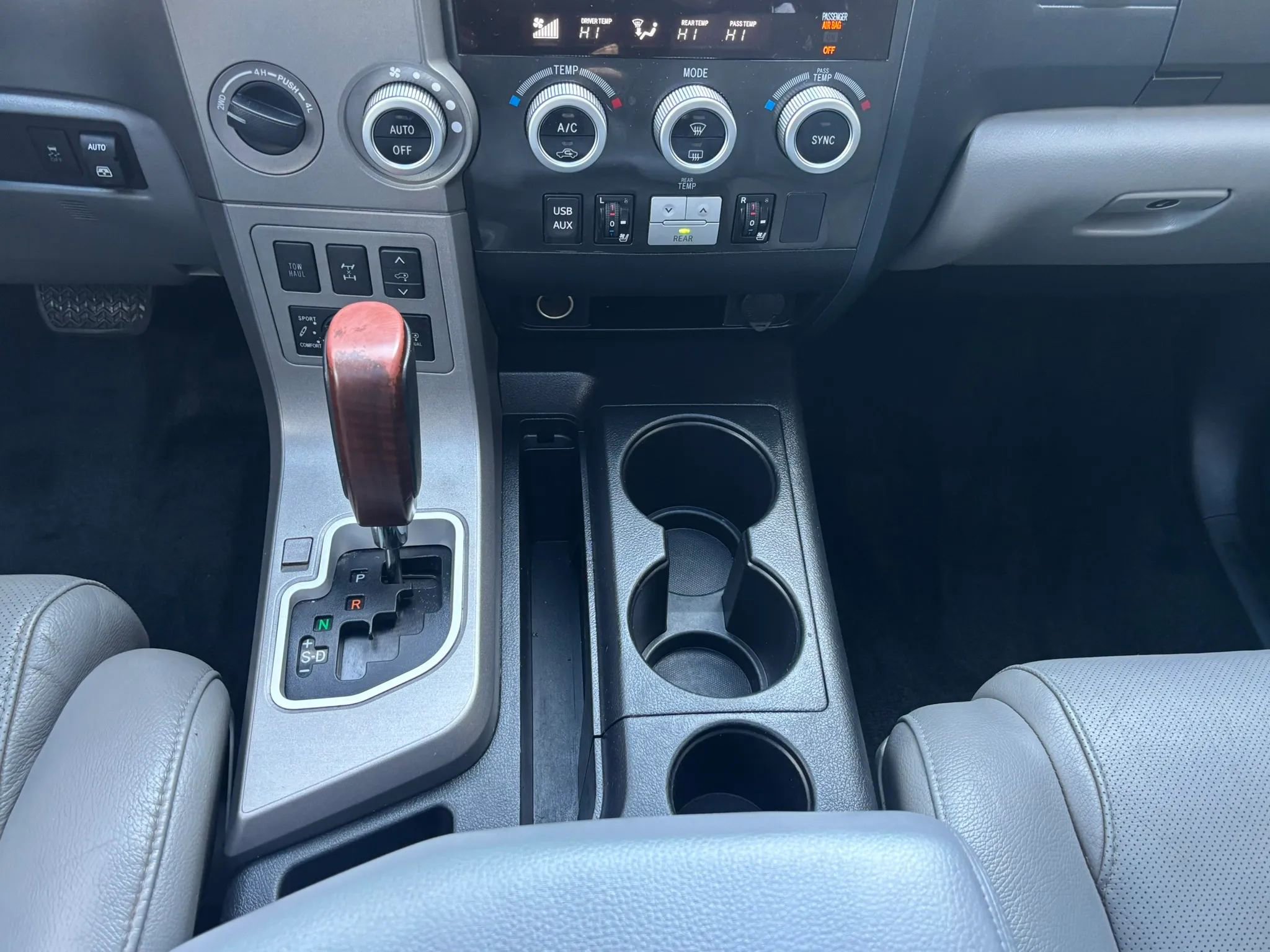 Used 2014 Toyota Sequoia Platinum AWD/4WD image 36