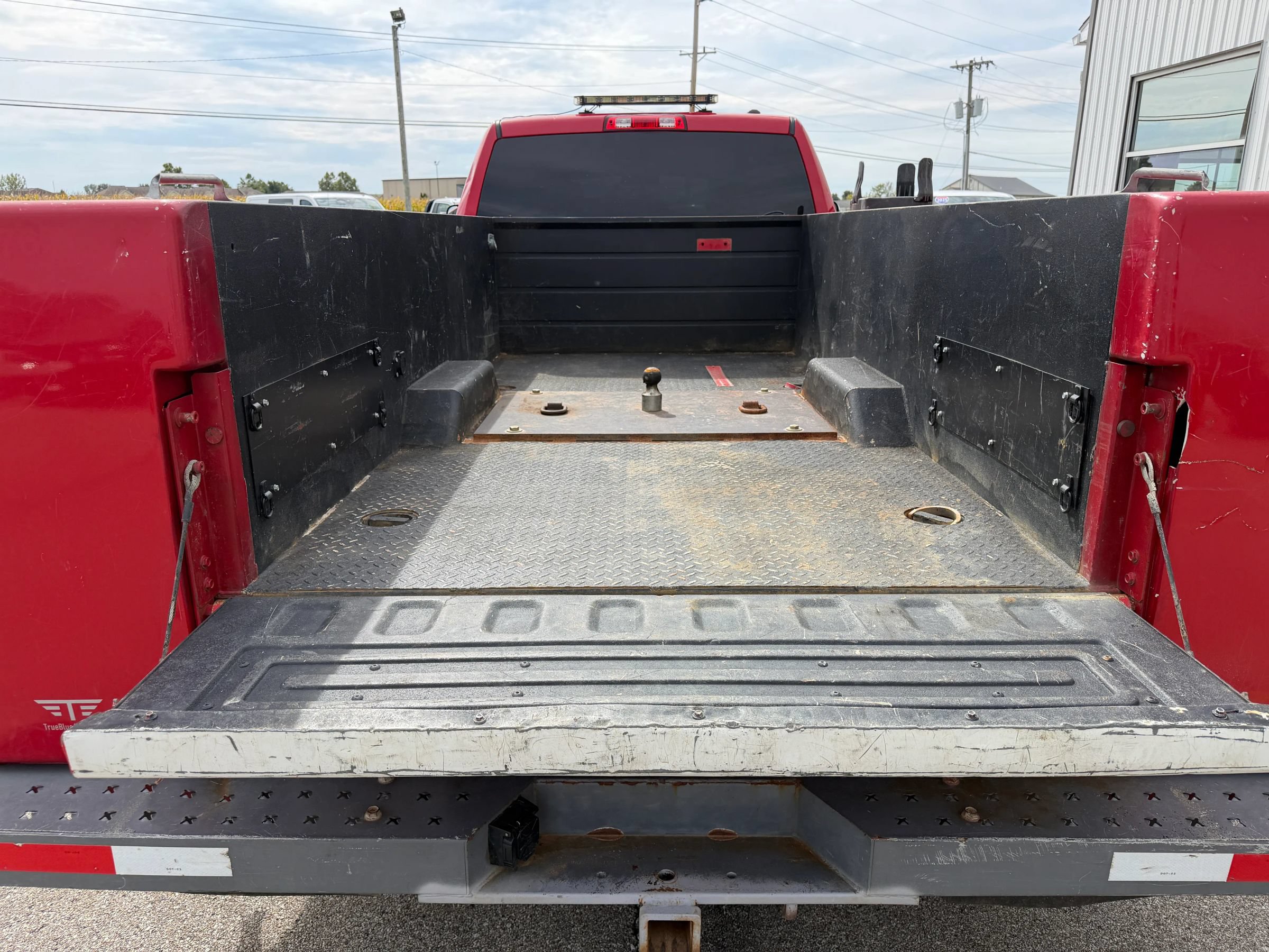 Used 2012 RAM 5500 SLT RWD image 3