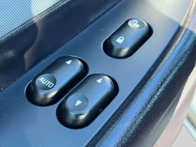 Used 2005 Ford Thunderbird image 19