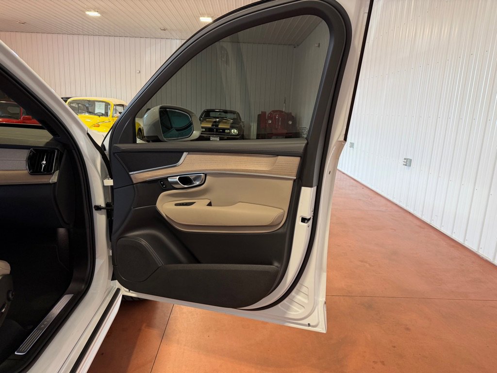 Used 2026 Volvo XC90 B5 Plus w/ Protection Package Premier AWD/4WD image 23