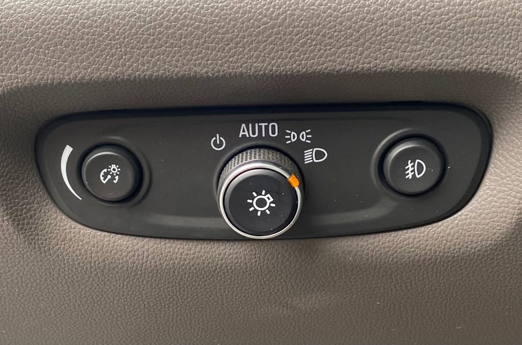 Used 2018 Chevrolet Traverse Premier image 14