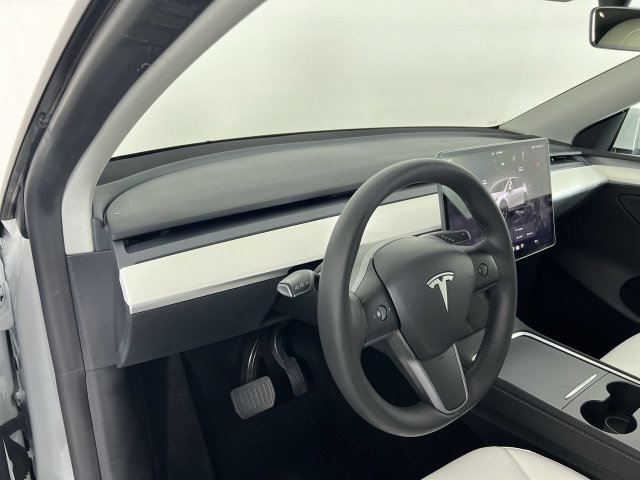 Used 2023 Tesla Model Y Long Range AWD/4WD image 10