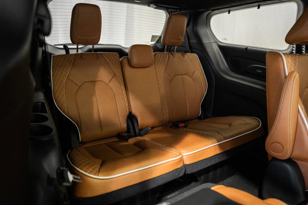 New 2026 Chrysler Pacifica Pinnacle AWD/4WD image 37