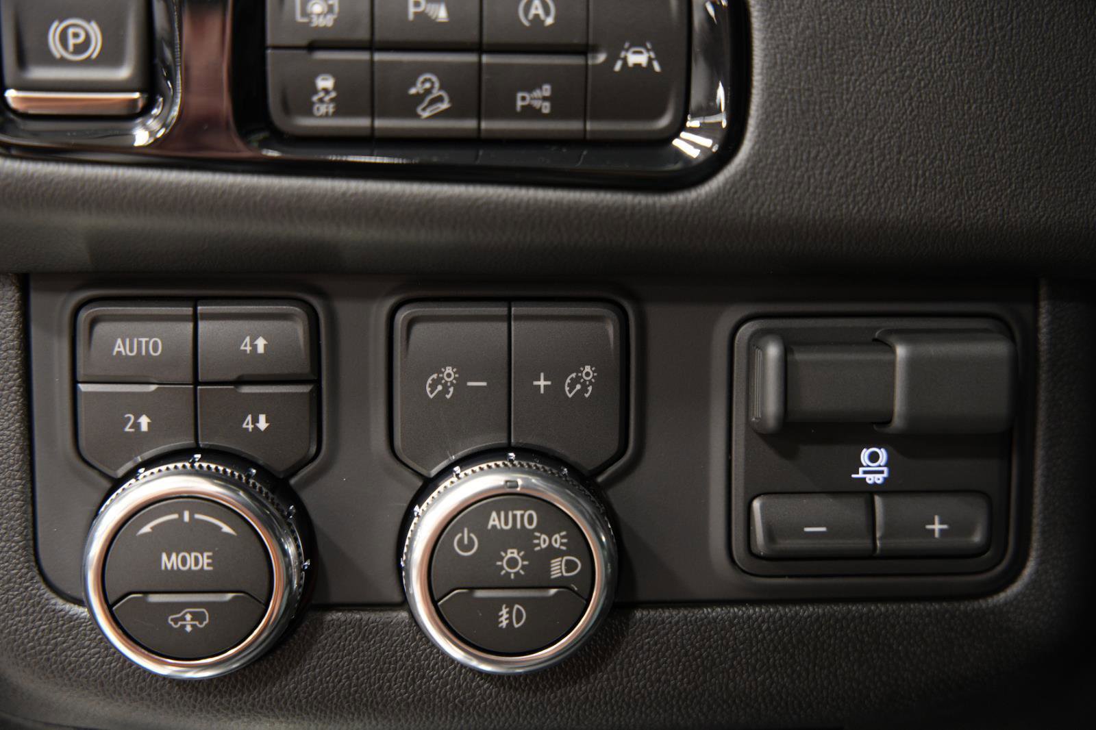 New 2026 GMC Yukon XL AT4 w/ AT4 Premium Plus Package AWD/4WD image 37