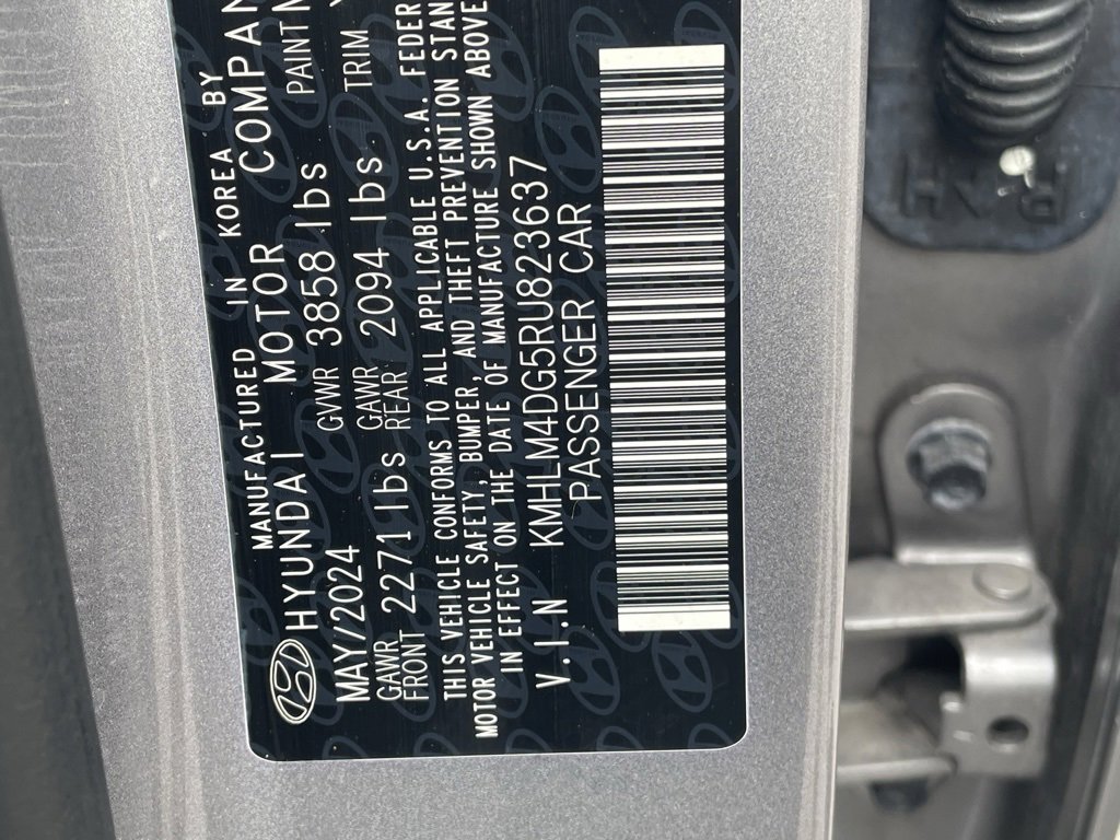 Used 2024 Hyundai Elantra SEL image 32