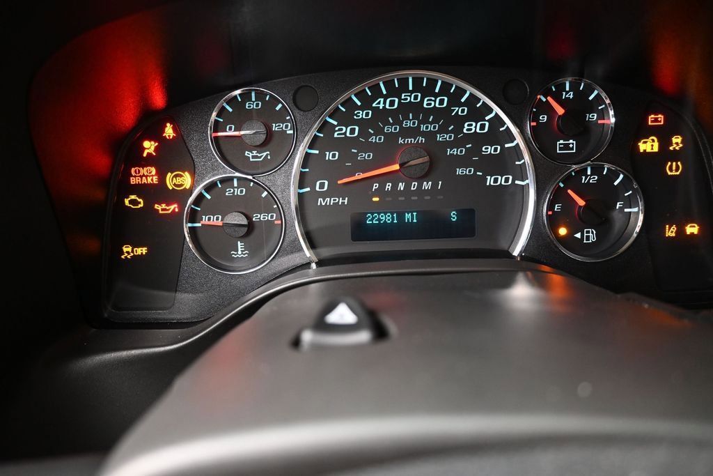 Used 2025 Chevrolet Express 3500 LT w/ LT Preferred Equipment Group RWD image 10