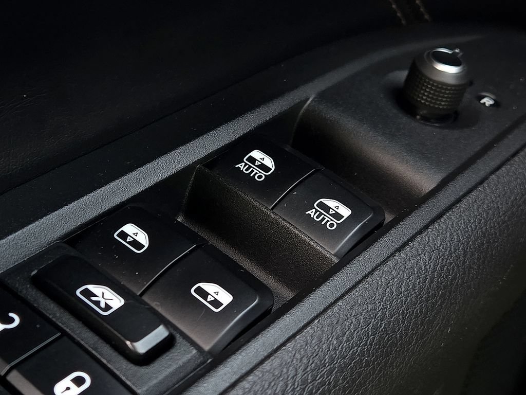 Used 2023 Jeep Compass Limited AWD/4WD image 16