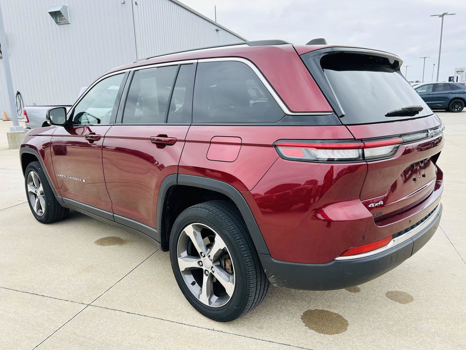Used 2023 Jeep Grand Cherokee Limited AWD/4WD image 38