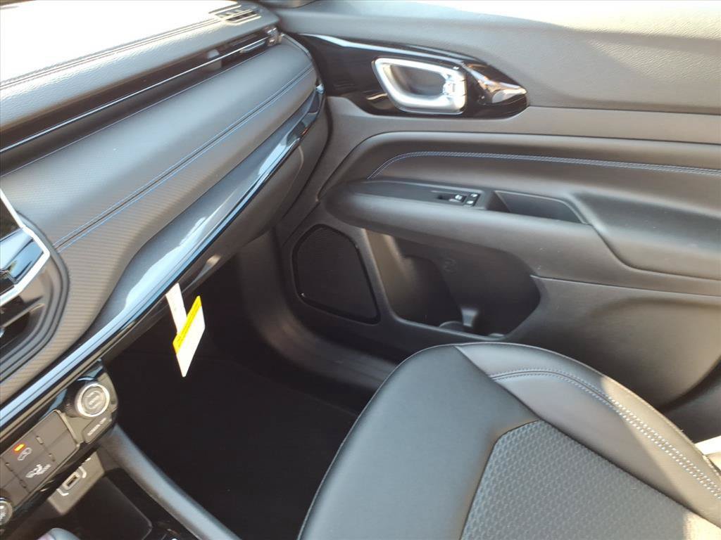 New 2026 Jeep Compass Latitude AWD/4WD image 17