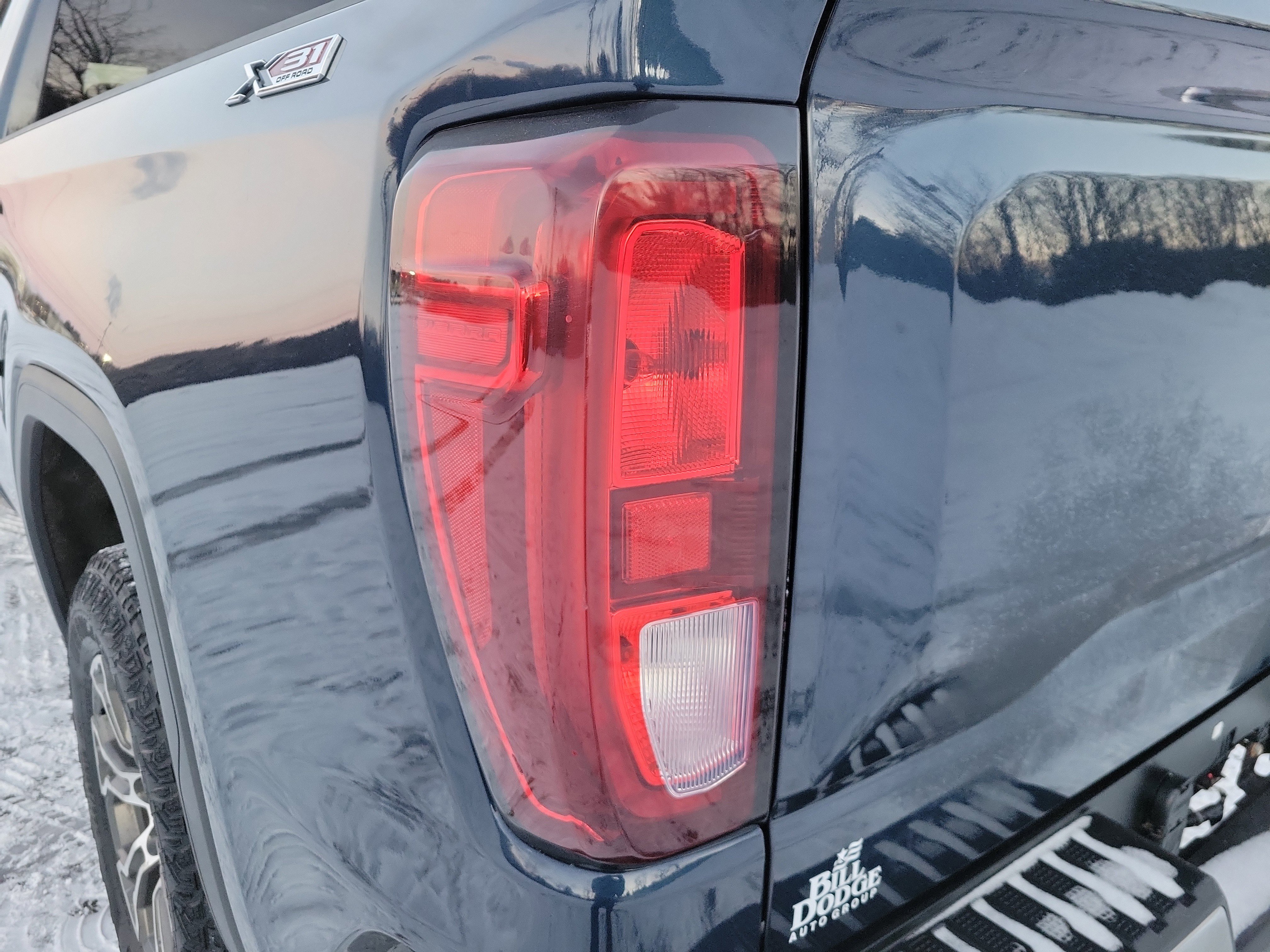 Used 2021 GMC Sierra 1500 SLE w/ X31 Off-Road Package image 11