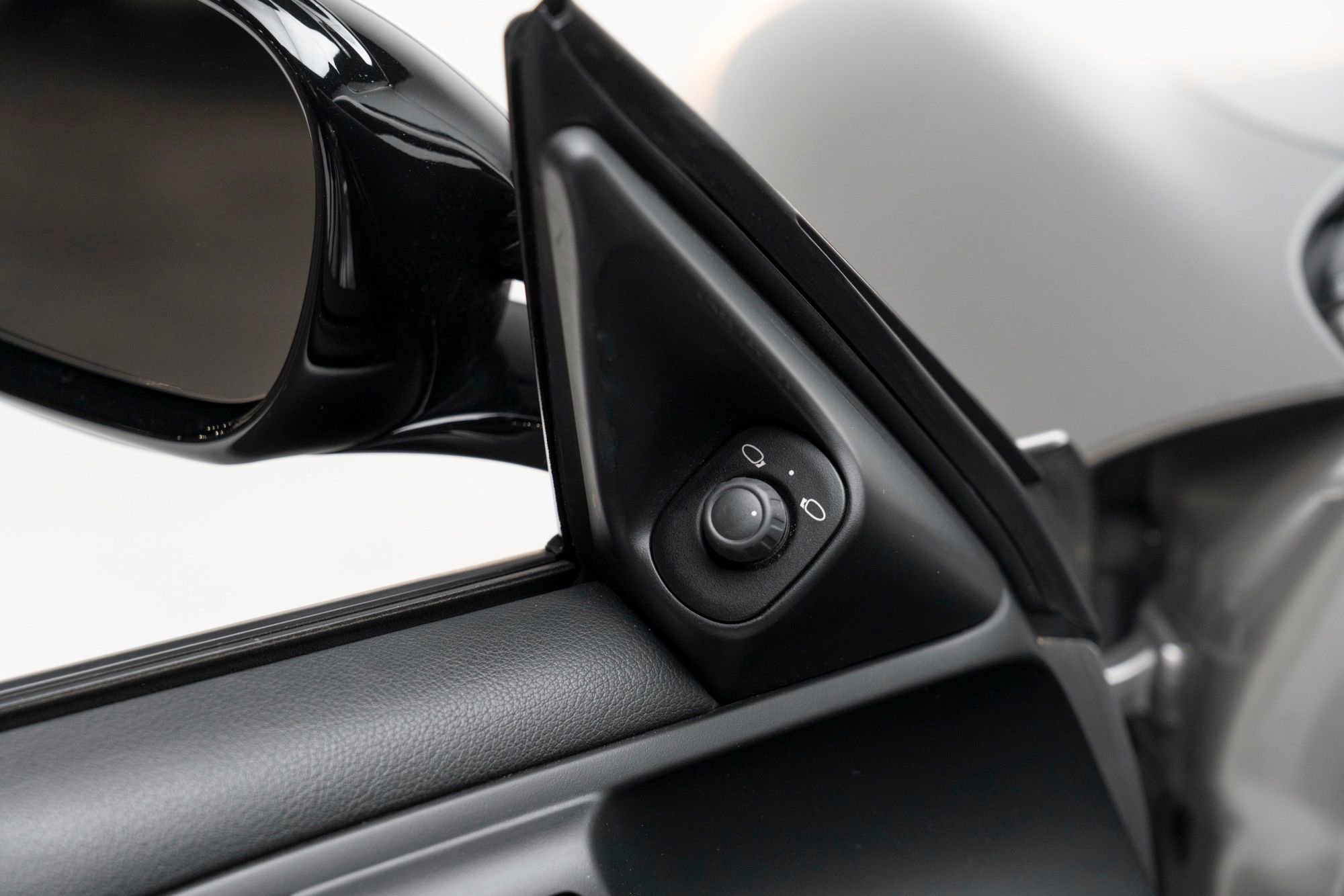 Used 2012 Porsche Cayman R image 19