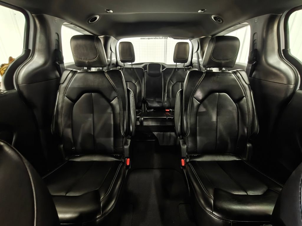 Used 2025 Chrysler Pacifica Select image 23