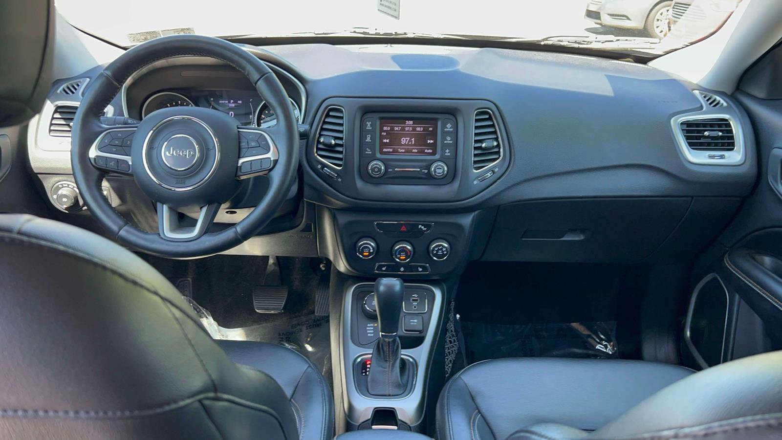 Used 2018 Jeep Compass Latitude w/ Safe & Security Group AWD/4WD image 24